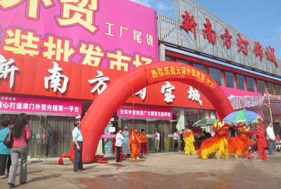 中國服裝服飾批發(fā)市場全景圖 機遇、挑戰(zhàn)與轉型之路